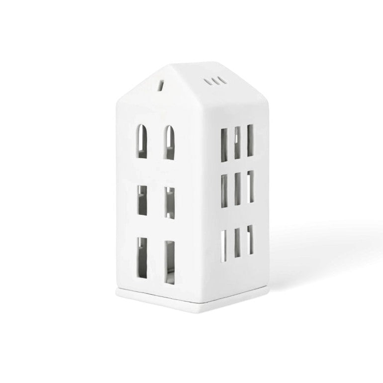 Photophore en porcelaine blanche en forme d'immeuble lumineux, façade arrière.