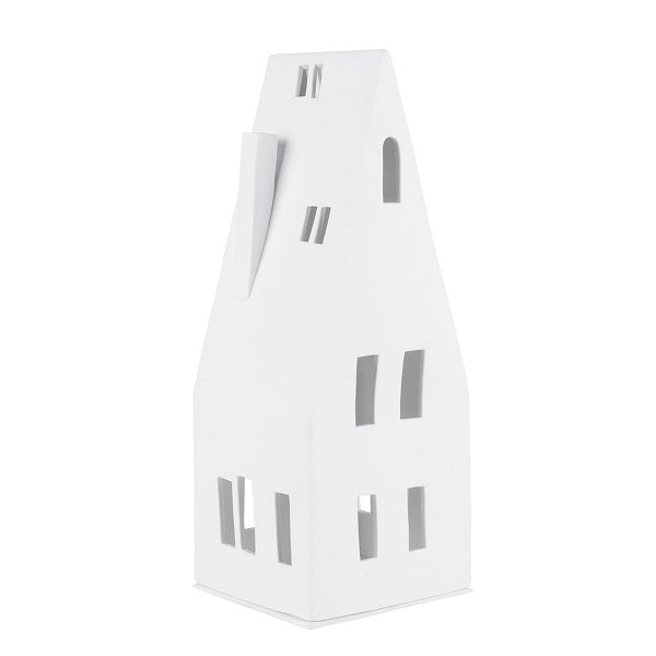 Photophore en porcelaine blanche en forme de maison avec un grand toit pentu, sur fond blanc. 