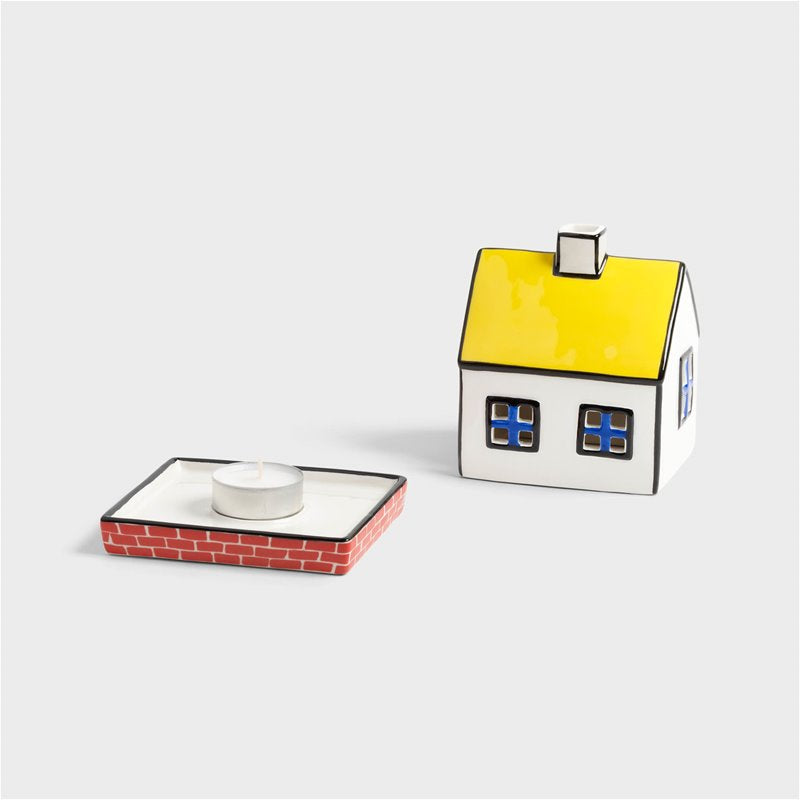 Photophore en forme de cottage anglais avec les arrêtes soulignées d'un trait noir et dans les tons blanc, rouges, jaunes et bleu.