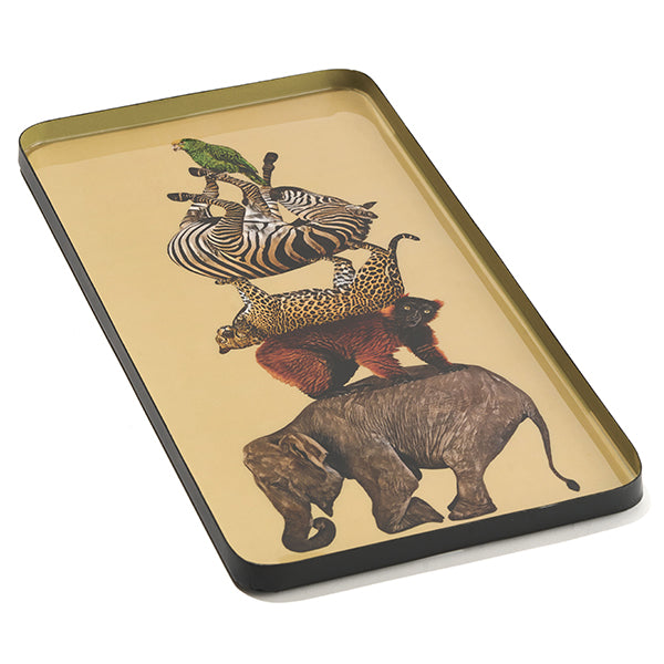 Grand plateau rectangulaire en métal verni, modèle Culbuto, fond beige.