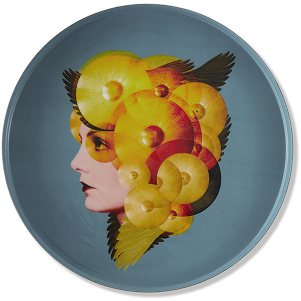 Plateau rond en métal, modèle Cimbella, fond bleu. 