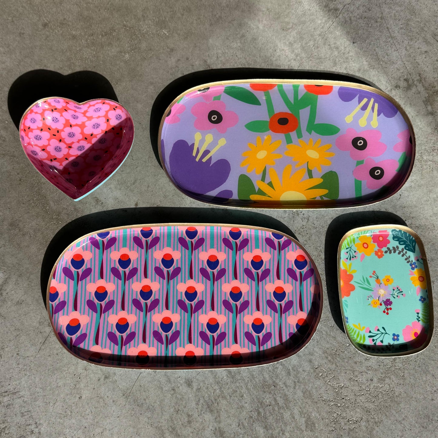 PLATEAU VIDE POCHE EN METAL COLORE FLEURI - LA PETITE BOITE JAUNE