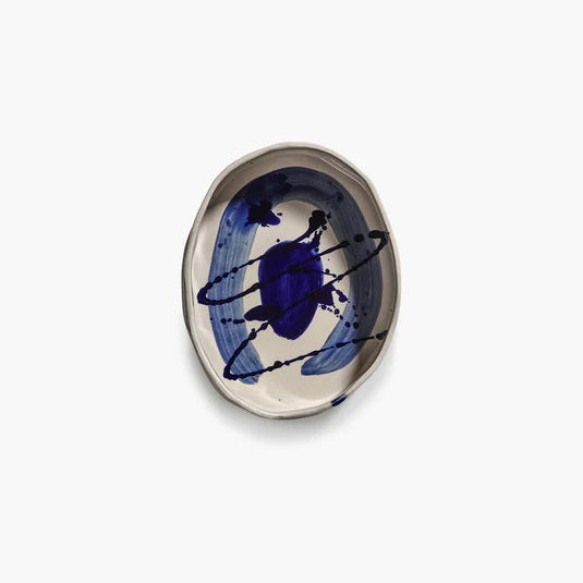 PLAT_CREUX_OVALE_BLEU_ET_BLANC_SOPHIA_1_SERAX_LA_PETITE_BOITE_JAUNE