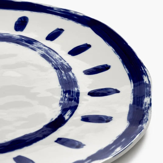PLAT_PRESQUE ROND_BLEU_ET_BLANC_LINE_UP_DE_SERAX_LA_PETITE_BOITE_JAUNE
