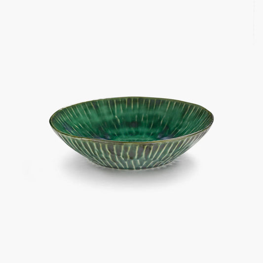 Plat de service en grès vert, motif goujé.