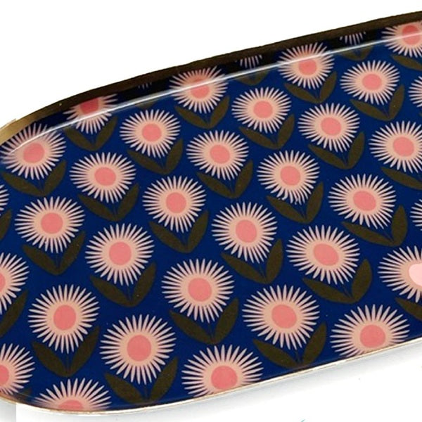 Découvrez nos petits plateaux décoratifs à motifs qui donneront de la gaieté à votre intérieur avec leurs lignes ou leurs fleurs dans des couleurs acidulées. 