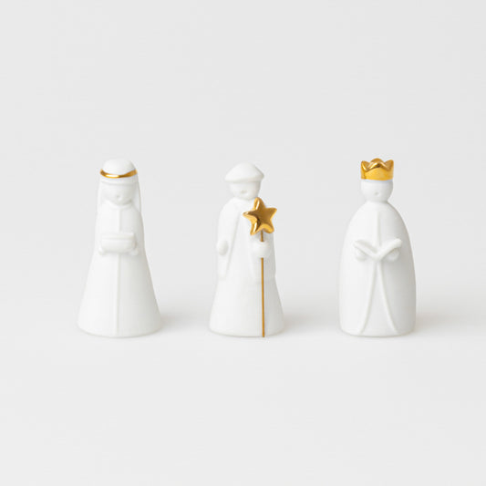 Set de 3 Rois Mages de Noël en porcelaine blanche non émaillée avec des touches de doré.