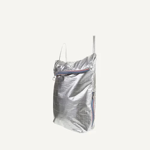 SAC A DOS ULTRA LEGER ARGENTE - LAPETITEBOITEJAUNE