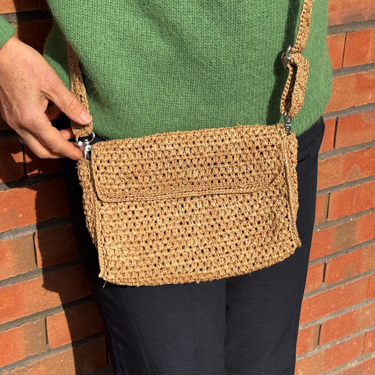 SAC A MAIN BANDOULIERE EN RAPHIA FONCE - LA PETITE BOITE JAUNE