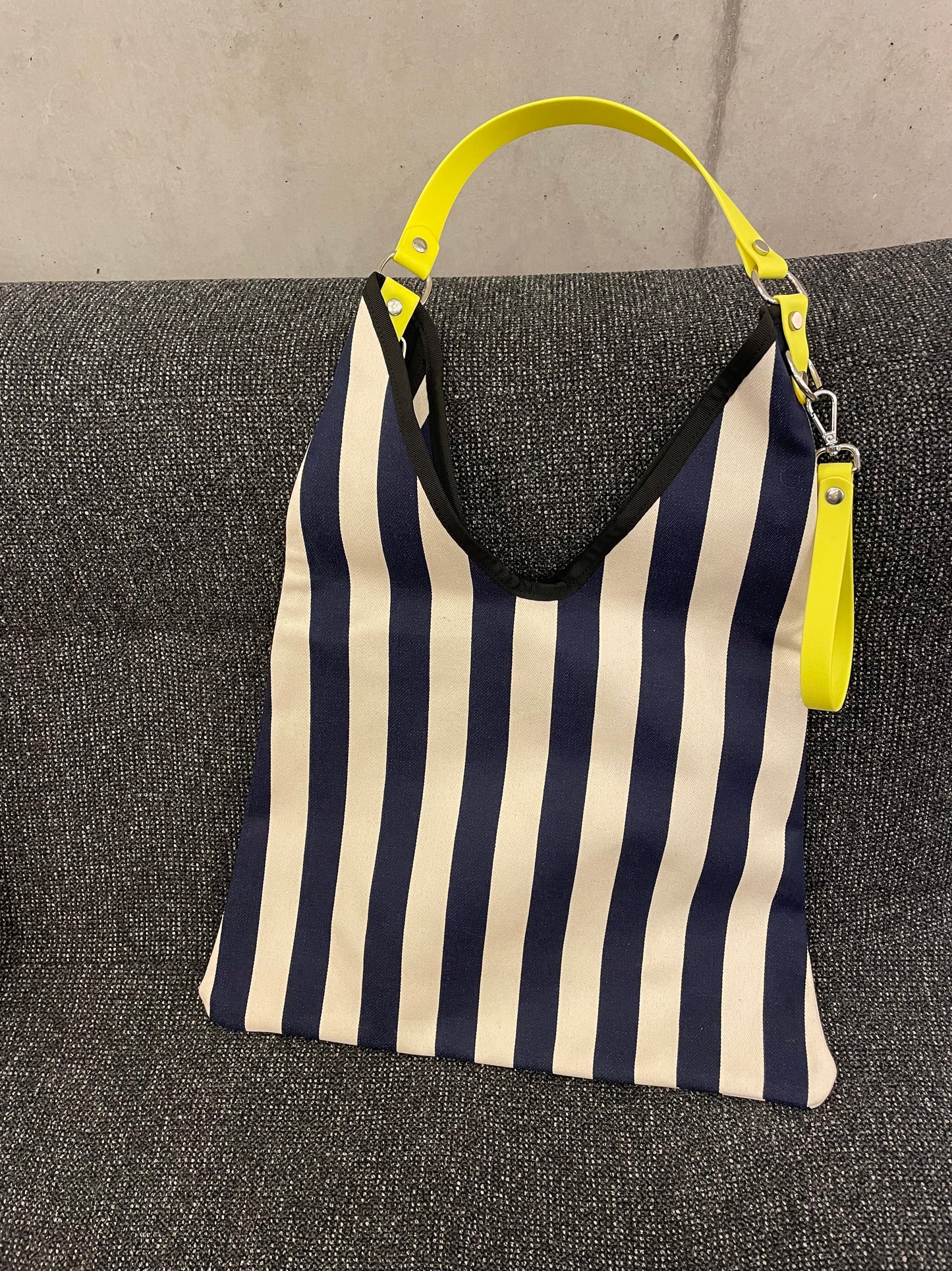 SAC_A_MAIN_CABAS_RAYE_ET_FLUO_-_LA_PETITE_BOITE_JAUNE