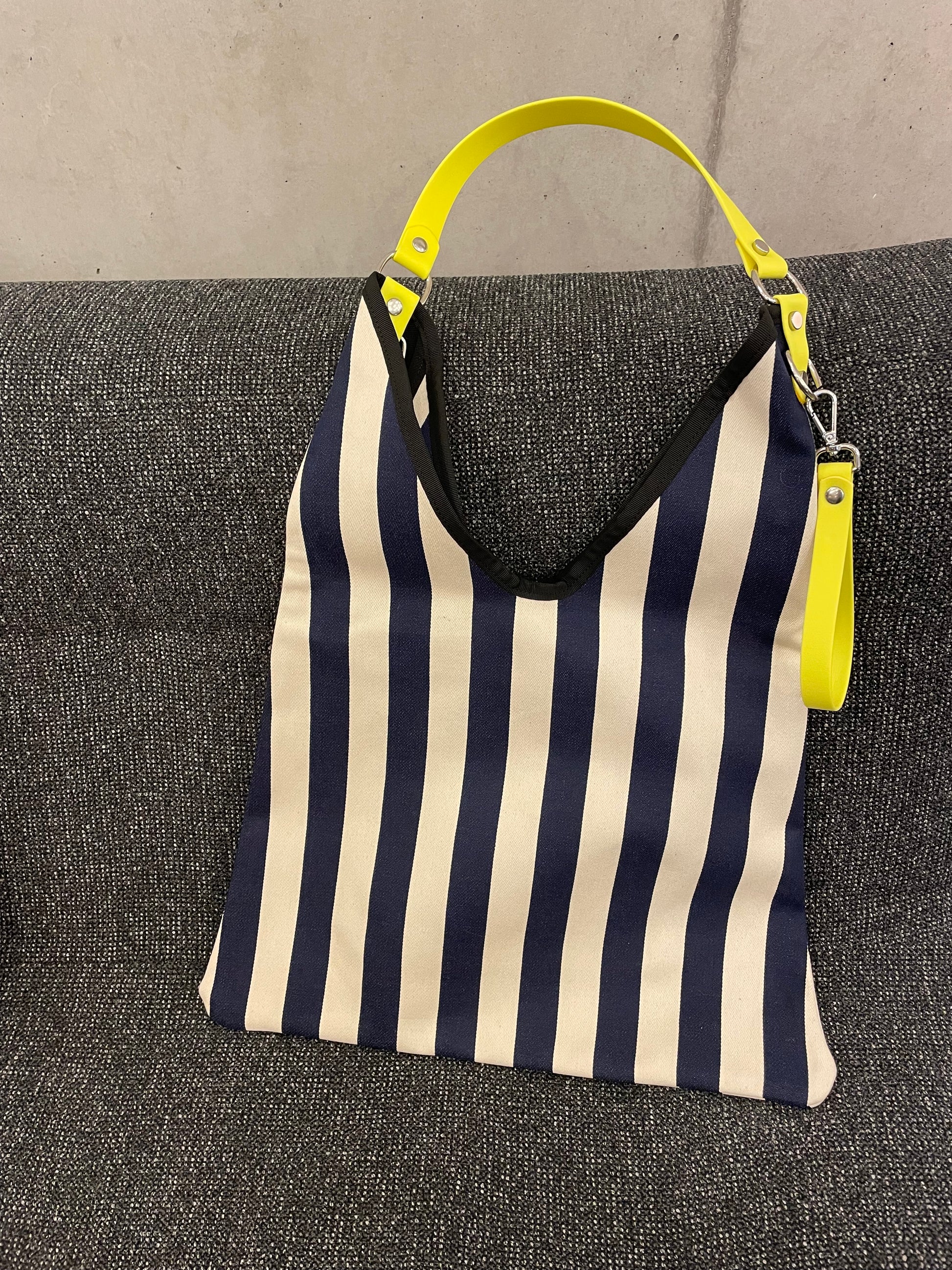 SAC_A_MAIN_CABAS_RAYE_ET_FLUO_-_LA_PETITE_BOITE_JAUNE
