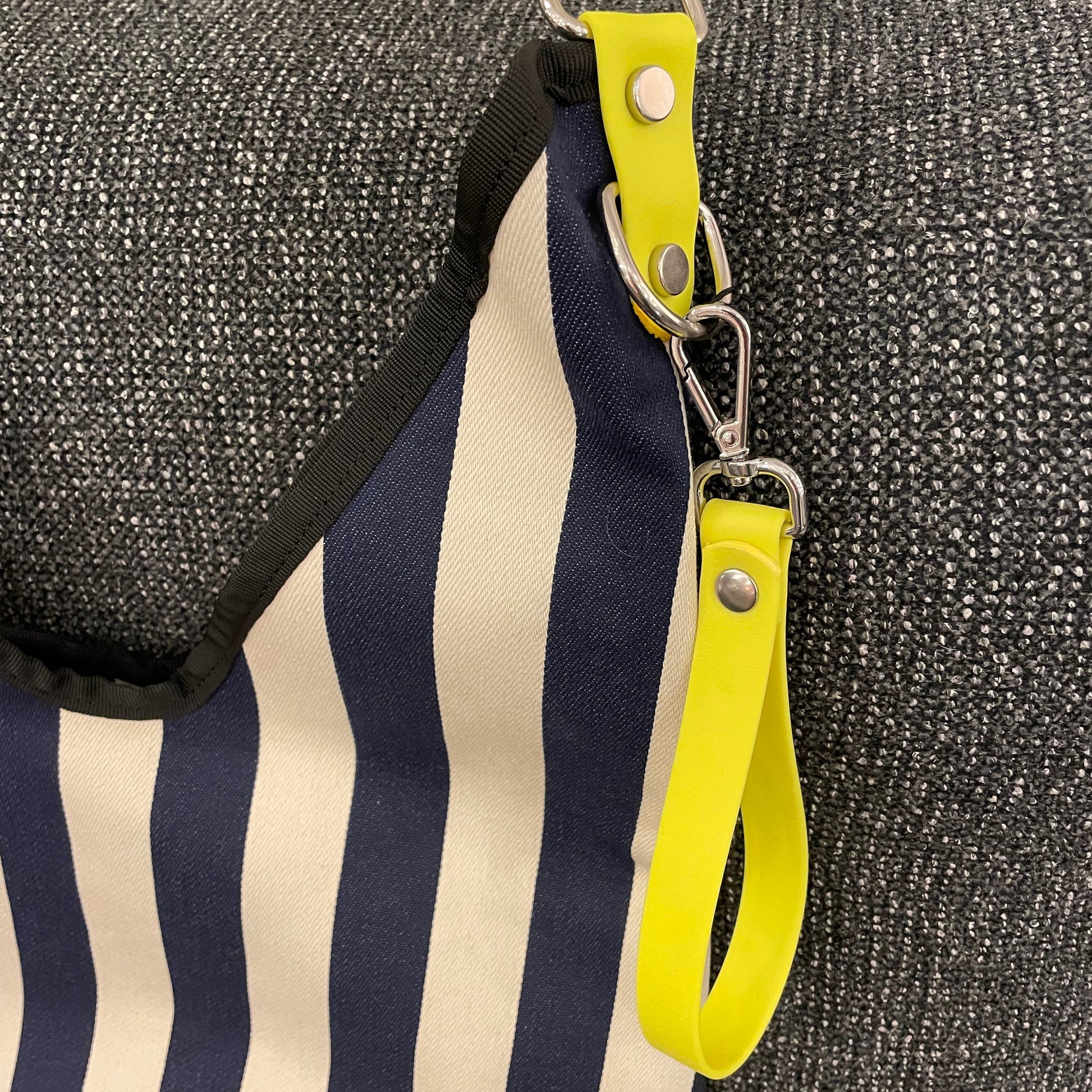 SAC_A_MAIN_CABAS_RAYE_ET_FLUO_-_LA_PETITE_BOITE_JAUNE