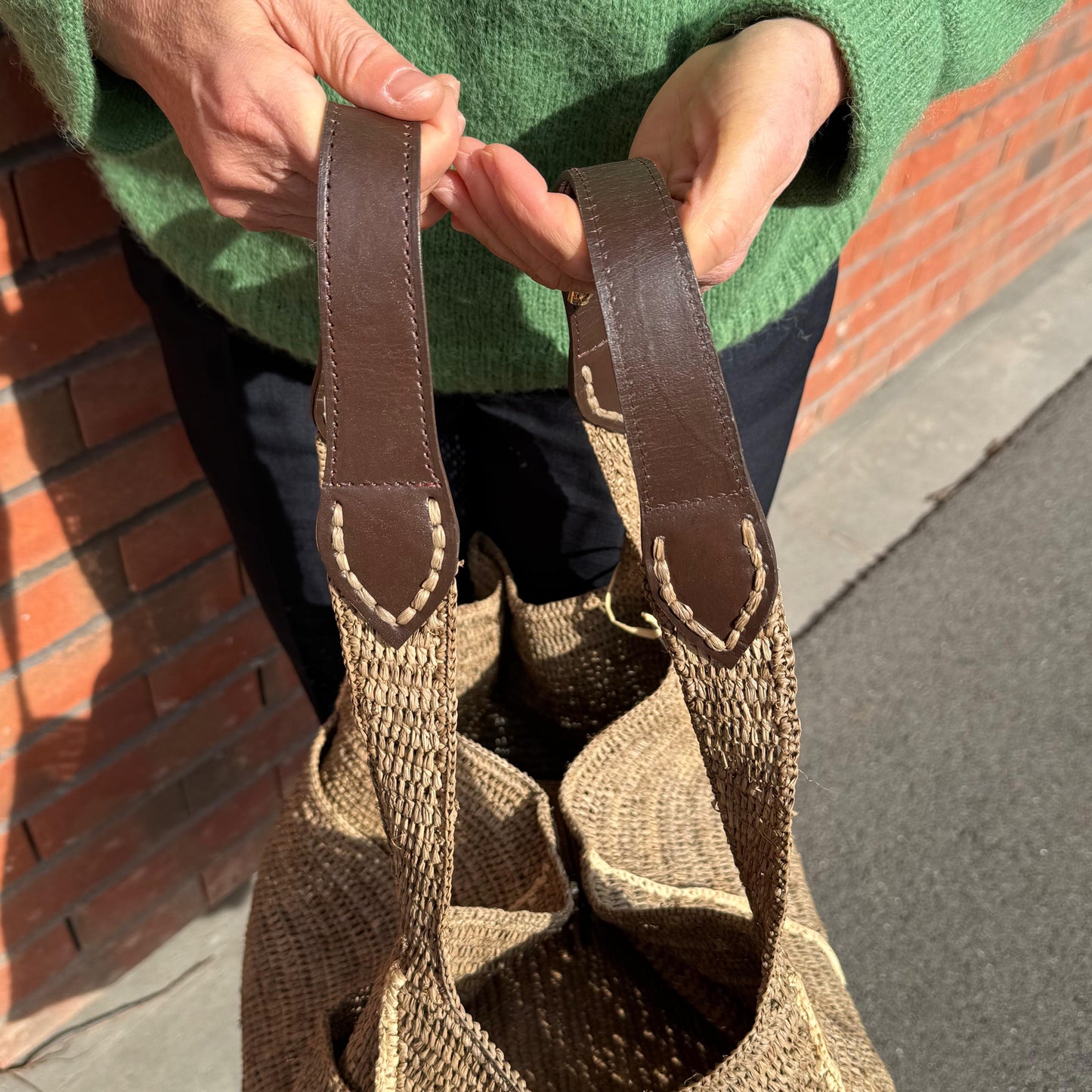 SAC CABAS FAIT MAIN EN CROCHET ET SANGLE CUIR - LA PETITE BOITE JAUNE