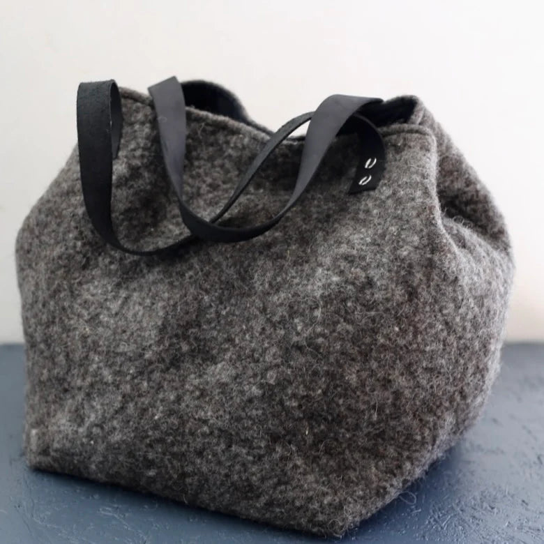 Sac cabas en laine feutrée française, coloris gris foncé.