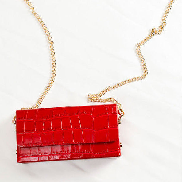 Petit sac en cuir croco, couleur rouge. 