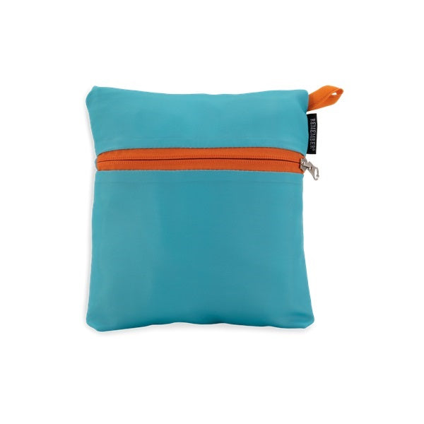 Sac de voyage replié dans sa pochette intégrée.