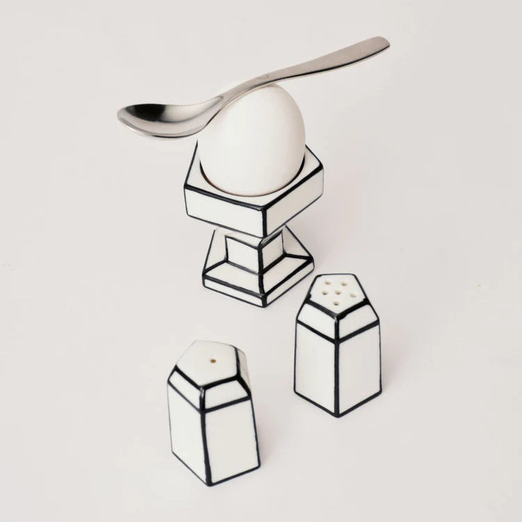 SALIERE ET POIVRIERE_-BLANC-ET-NOIR-CARTE-BLANCHE-SERAX-LA-PETITE-BOITE-JAUNE