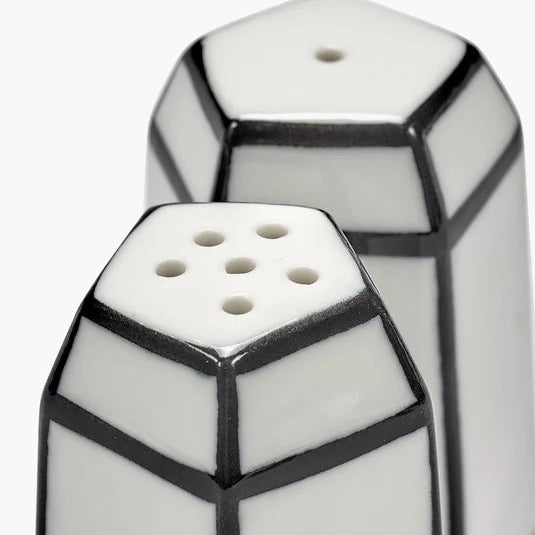 SALIERE ET POIVRIERE_-BLANC-ET-NOIR-CARTE-BLANCHE-SERAX-LA-PETITE-BOITE-JAUNE