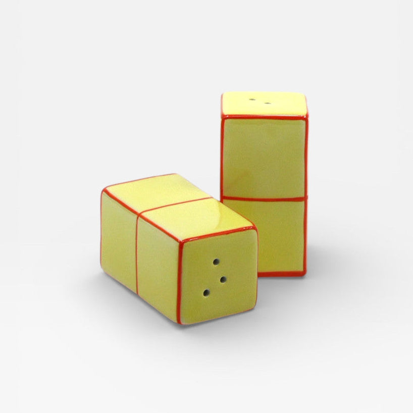 Salière et poivrier rectangulaire, jaune et orange.