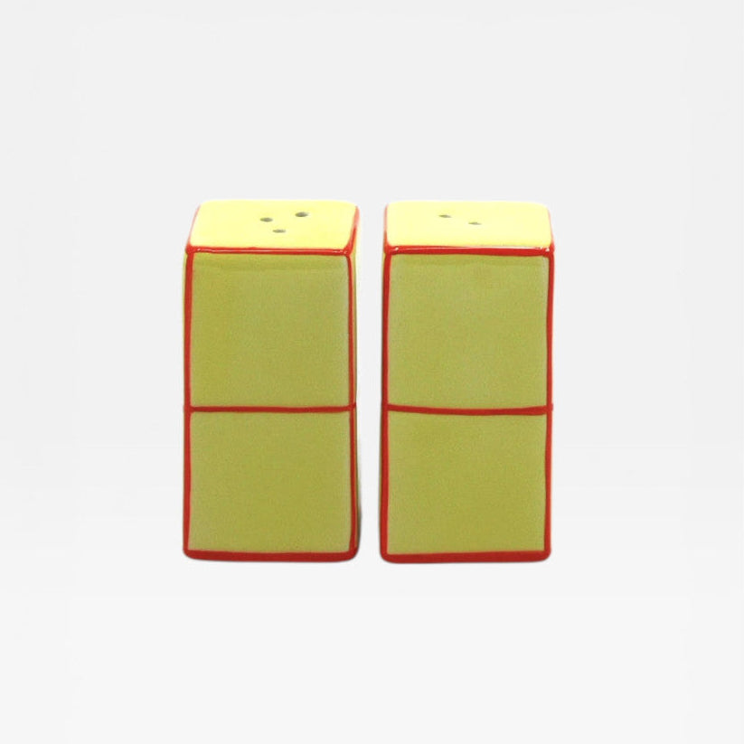 Salière et poivrier rectangulaire, jaune et orange.