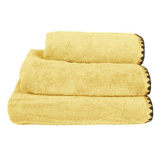 Serviettes d'invités en éponge, modèle Issey, coloris jaune paille.