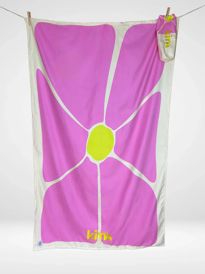 SERVIETTE_PLAGE_PISCINE_ULTRA_LEGERE_ET_COMPACTE_KIMA_FLOWER ROSE _LA_PETITE_BOITE_JAUNE