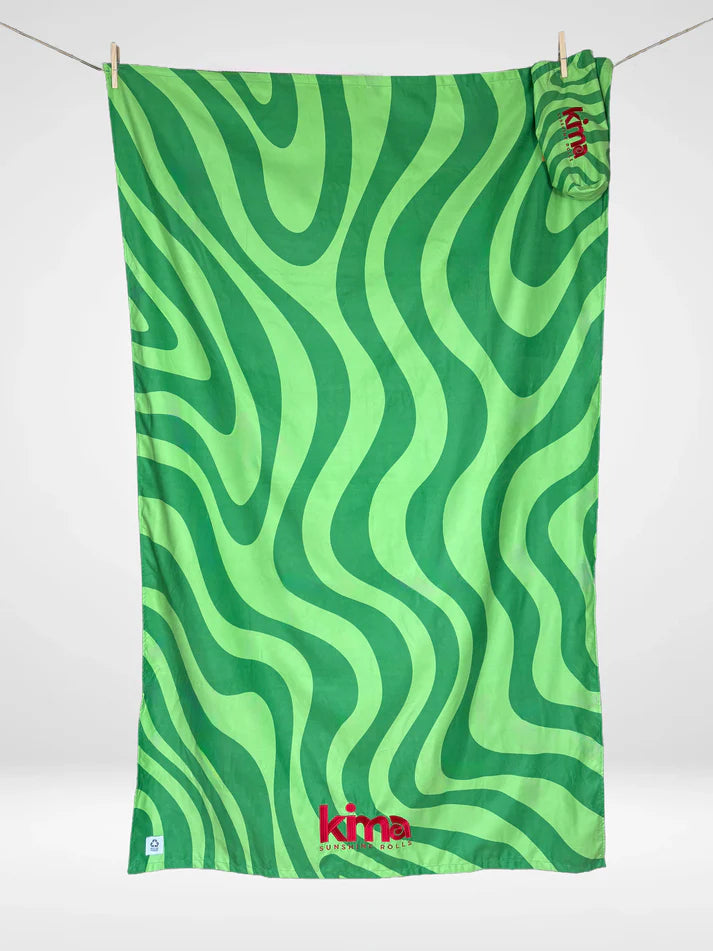 SERVIETTE_PLAGE_PISCINE_ULTRA_LEGERE_ET_COMPACTE_KIMA_VAGUES VERTES _LA_PETITE_BOITE_JAUNE