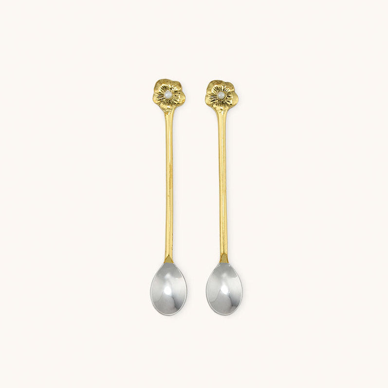 Set de 2 cuillères avec manche en laiton et détail fleuri au bout. 