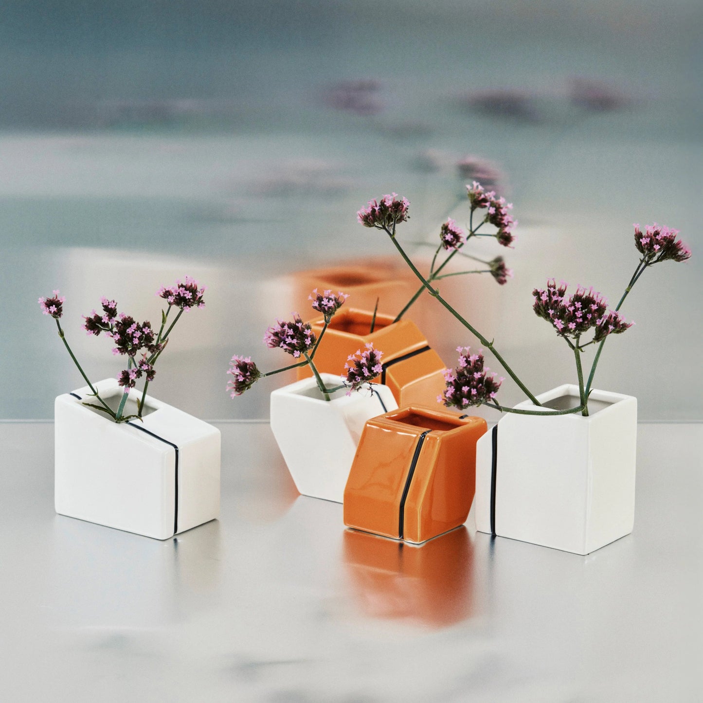 Vases blancs par 3, collection Silos par Plan C - Serax