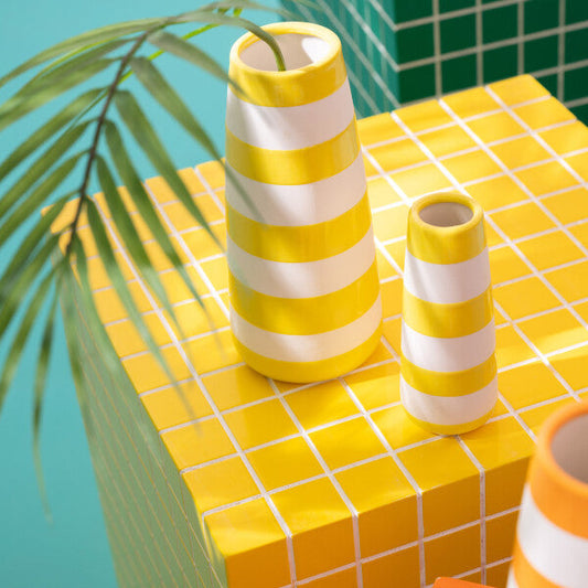 TABLE-D_APPOINT-CUBE-A-CARREAU-JAUNE--LA-PETITE-BOITE-JAUNE