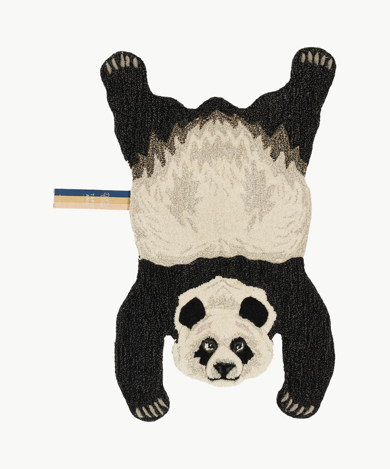 Tapis en forme de panda, noir et blanc.