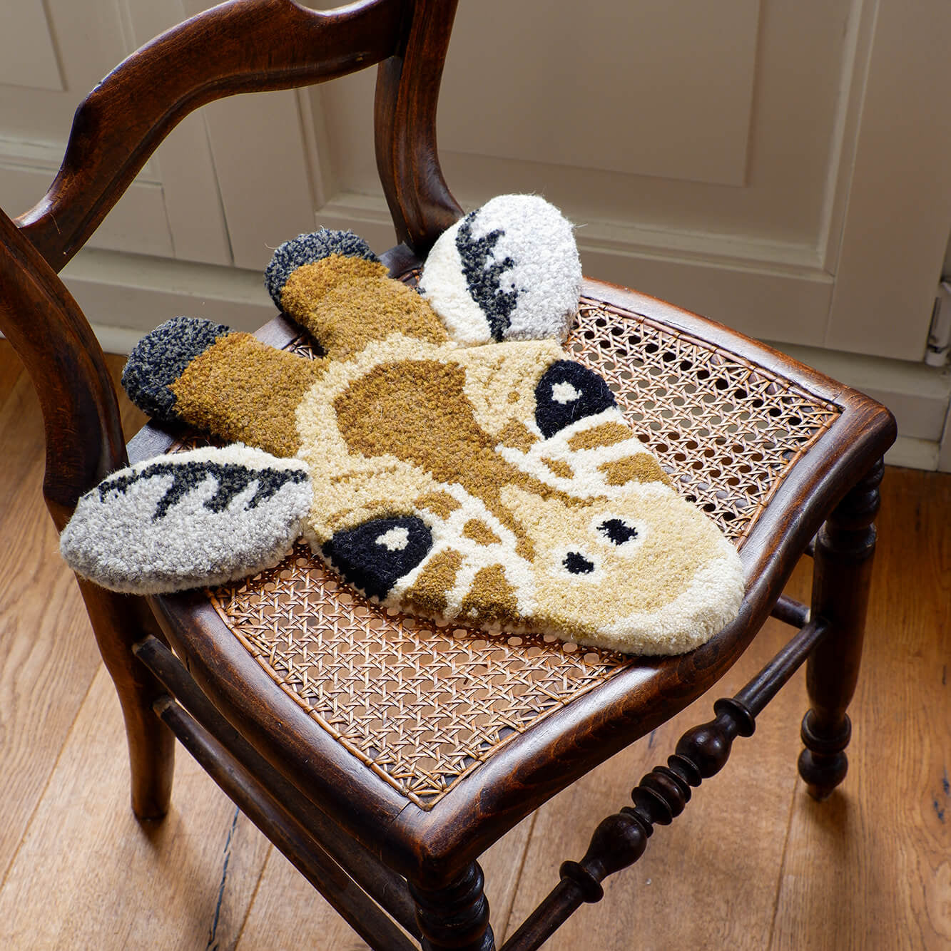 Petit tapis tête d’animal tufté – Déco ludique en 100% laine