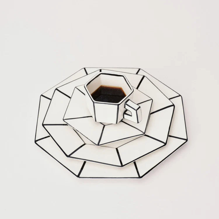 TASSE ET SOUCOUPE -BLANC-ET-NOIR-CARTE-BLANCHE-SERAX1-LA-PETITE-BOITE-JAUNE