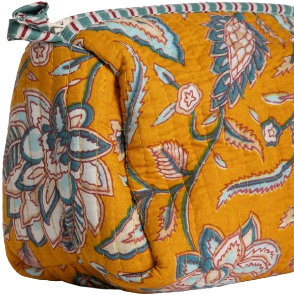 Trousse de toilette et maquillage en coton matelassé - Différents motifs