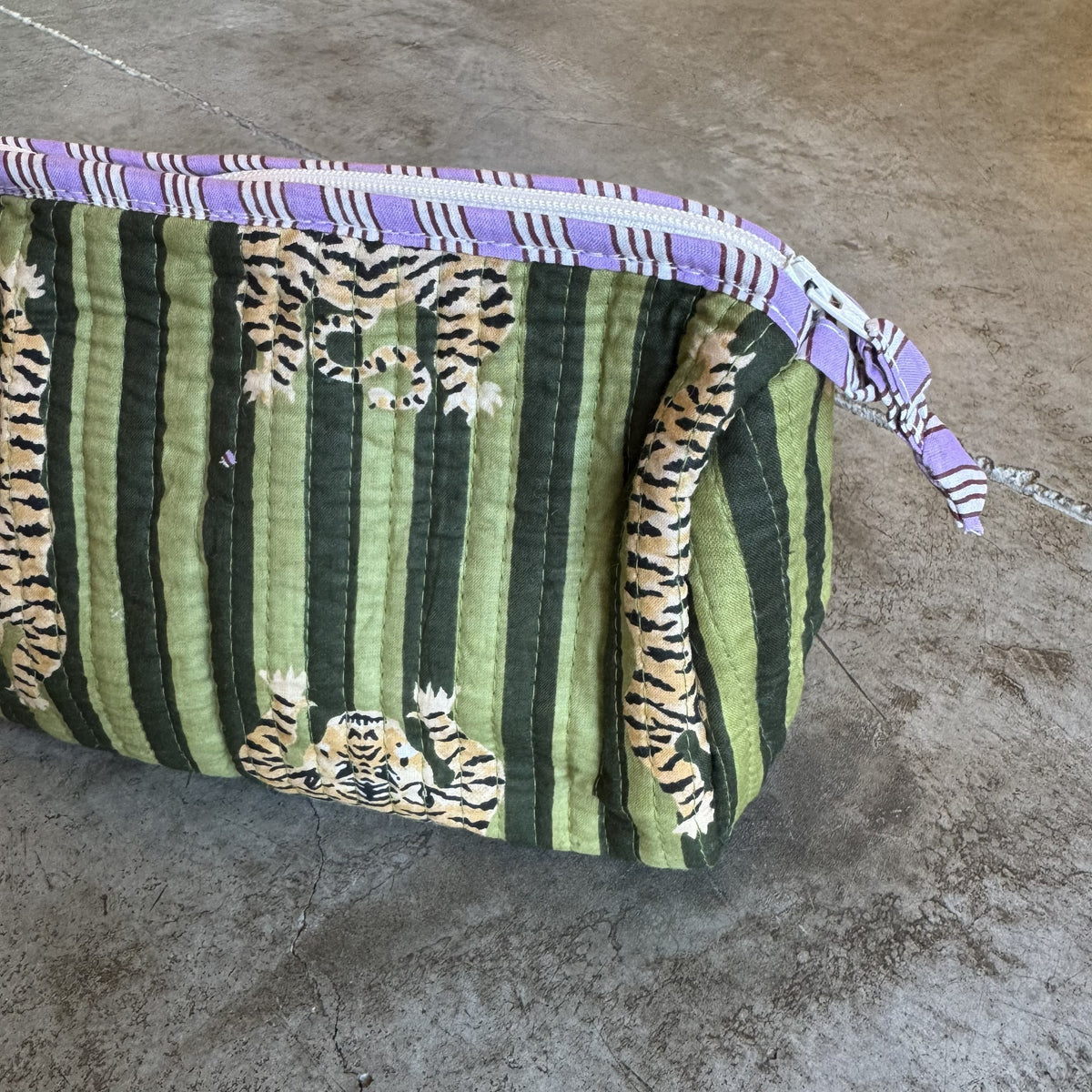 Trousse de toilette et maquillage en coton matelassé - Différents motifs