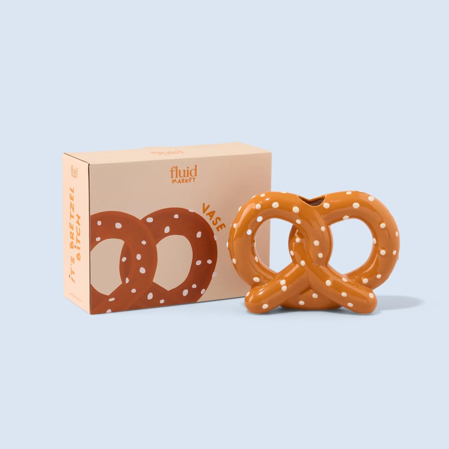 Vase en céramique en forme de bretzel marron avec des pois blancs.