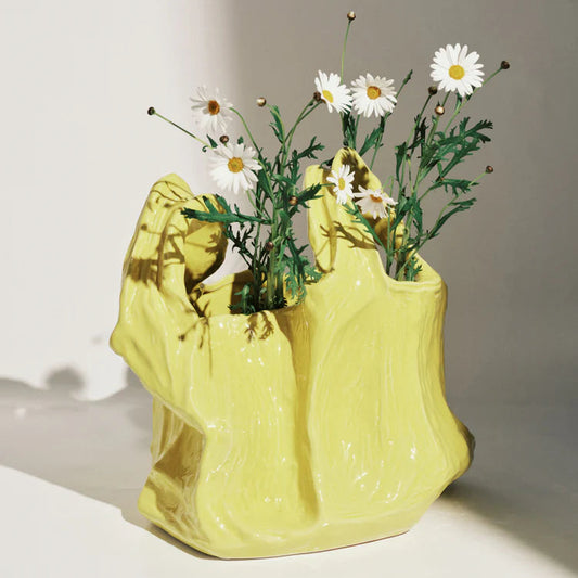 VASE_GALA_EN_FORME_DE_SAC_JAUNE DE Kseniya Kravtsova_SERAX - LA PETITE BOITE JAUNE