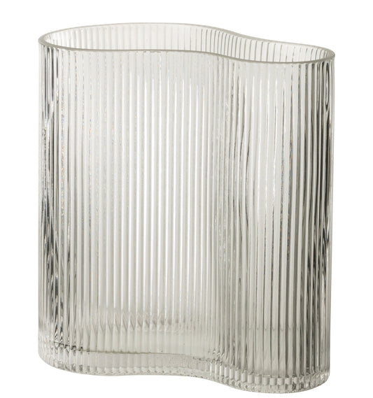 Vase irrégulier en verre strié transparent. 