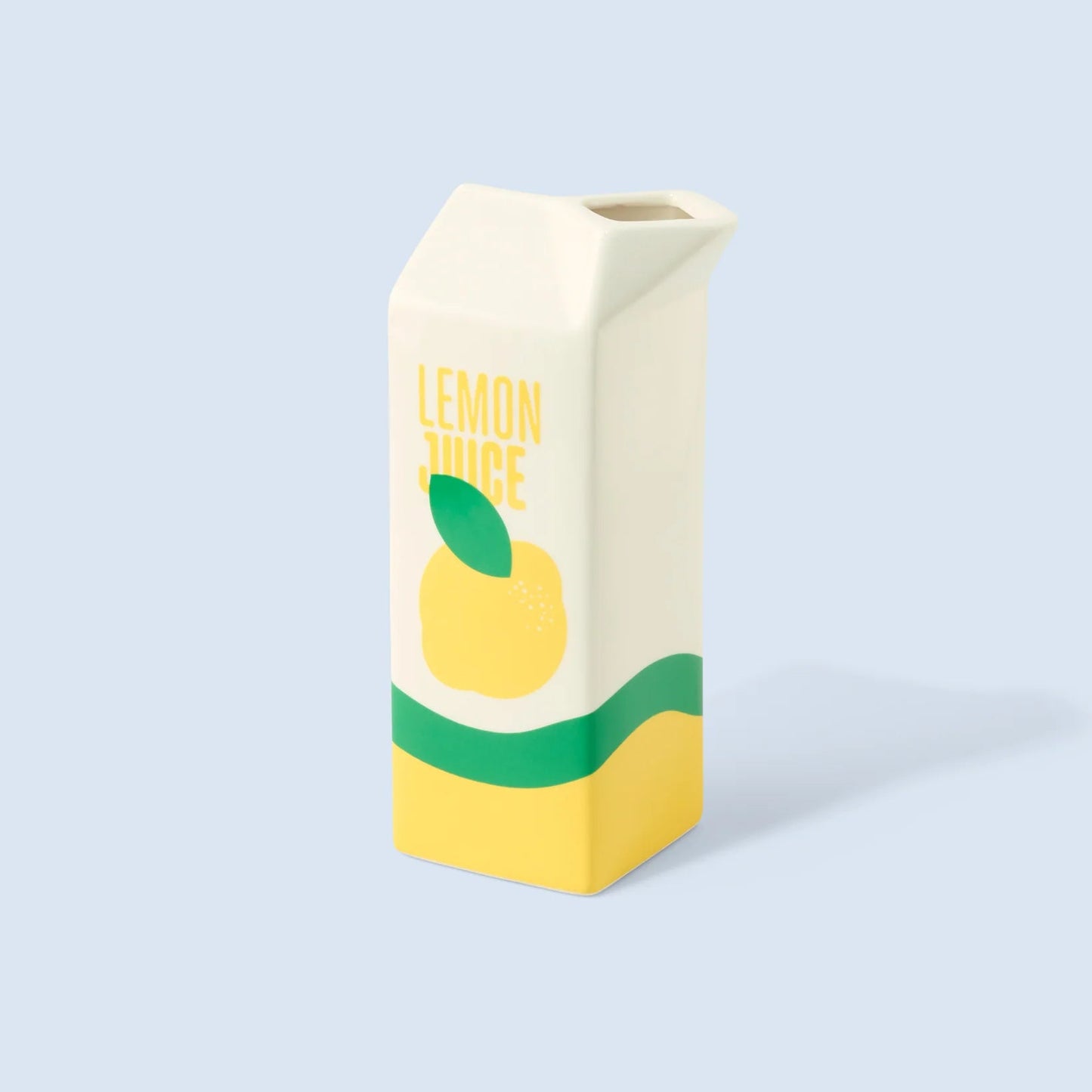 Vase en céramique en forme de brique de jus de citron.