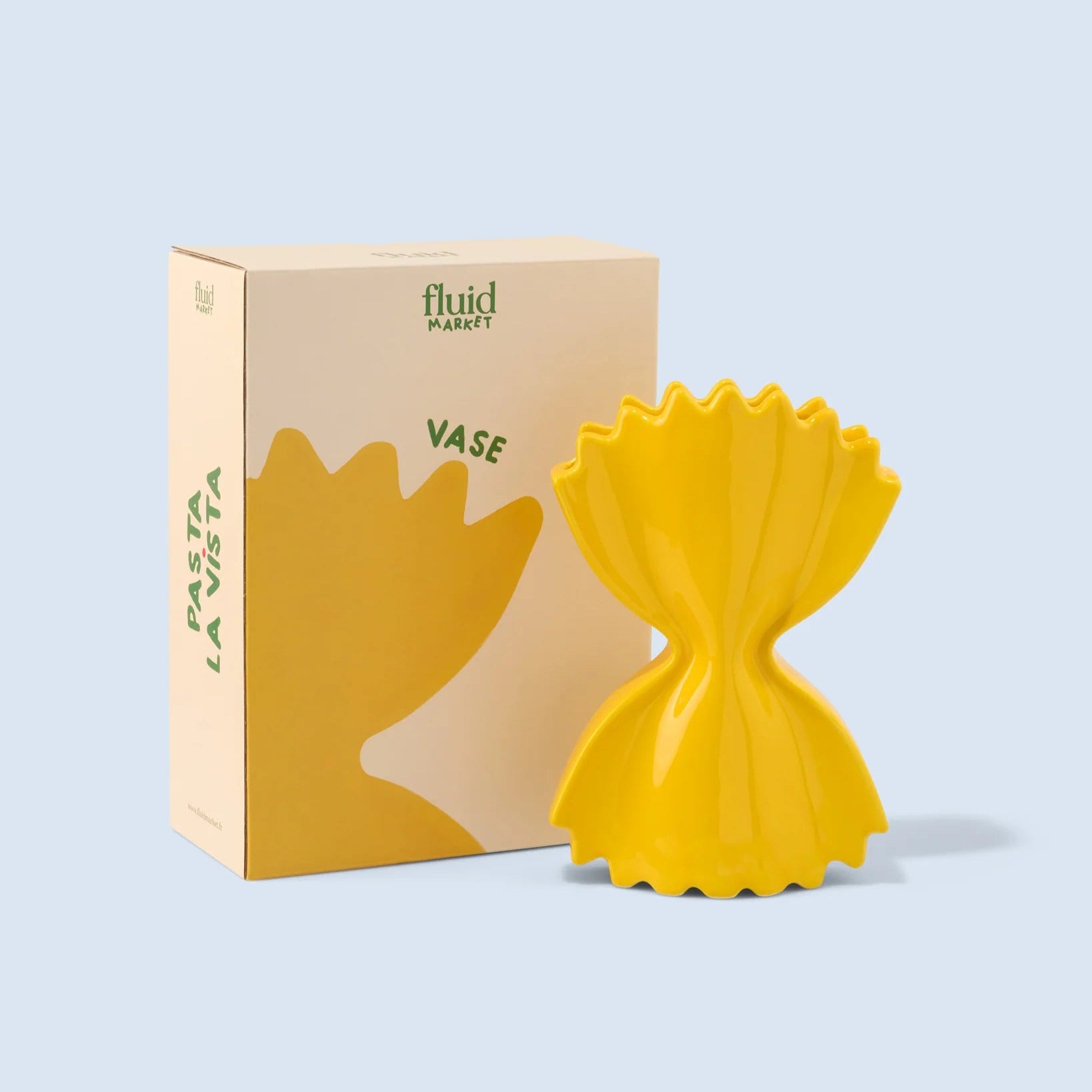 Vase en céramique en forme de faraflle jaune.