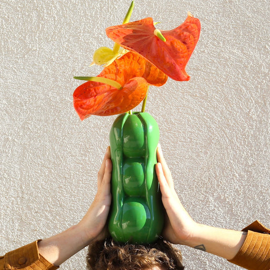 Vase en céramique en forme de petits pois verts. 