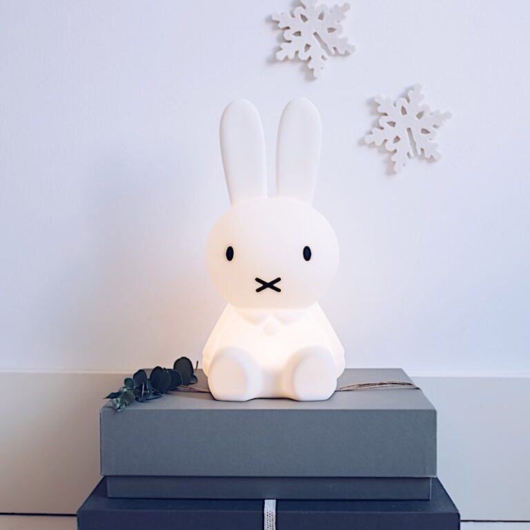 Veilleuse XL rechargeable en silicone en forme de lapin Miffy. 