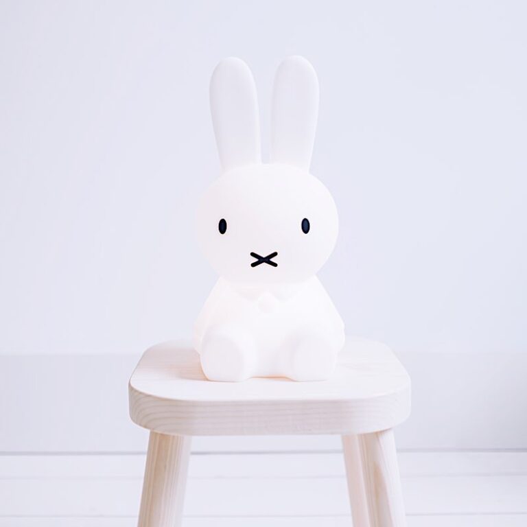 Veilleuse XL rechargeable en silicone en forme de lapin Miffy. 