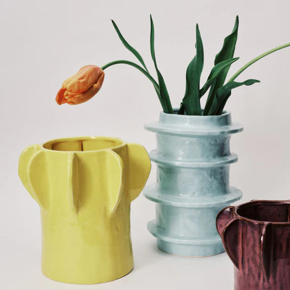 Vase jaune design de marie michielssen pour SERAX - LA PETITE BOITE JAUNE