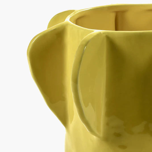 Vase jaune design de marie michielssen pour SERAX - LA PETITE BOITE JAUNE