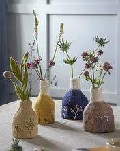 Charger l&#39;image dans la galerie, Vases en feutrine avec broderies
