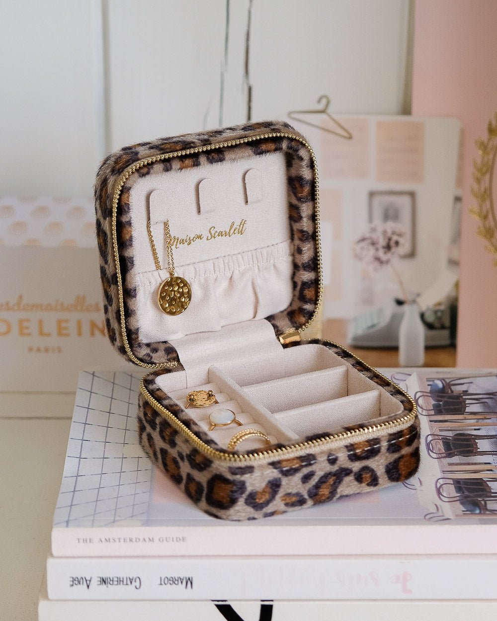 Boite à bijoux de voyage ou pour la maison : la petite carrée