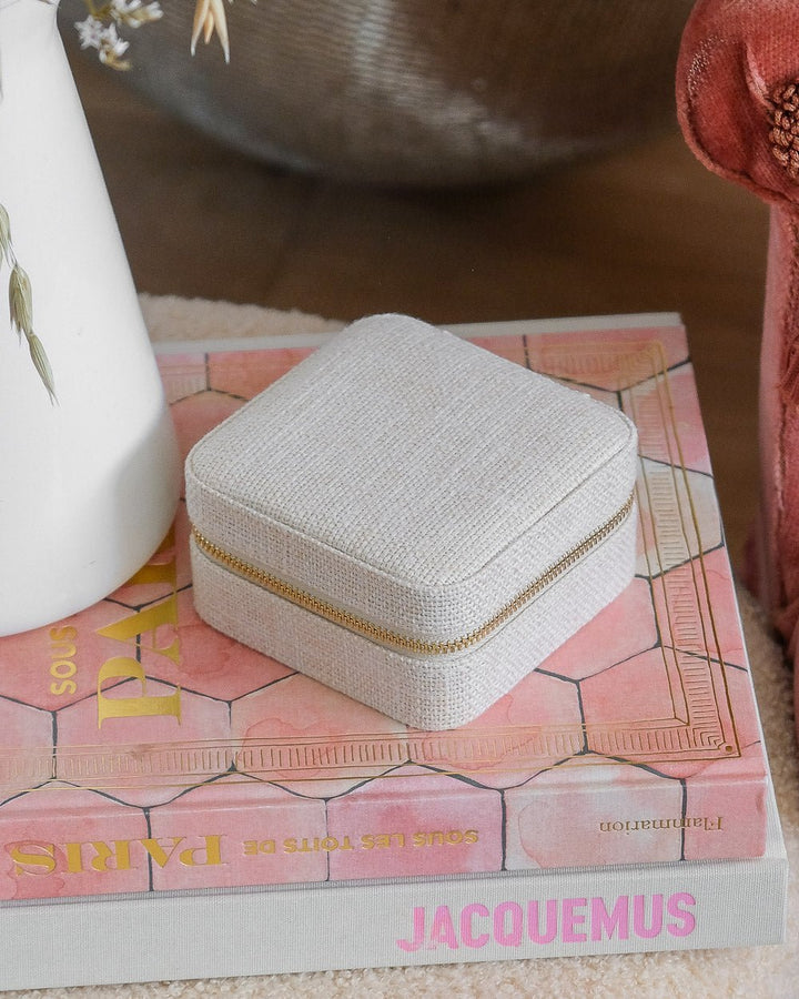 Boite à bijoux de voyage ou pour la maison : la petite carrée