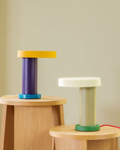 Charger l&#39;image dans la galerie, Lampe à poser totalement design
