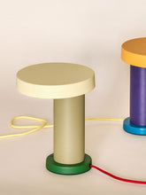 Charger l&#39;image dans la galerie, Lampe à poser totalement design
